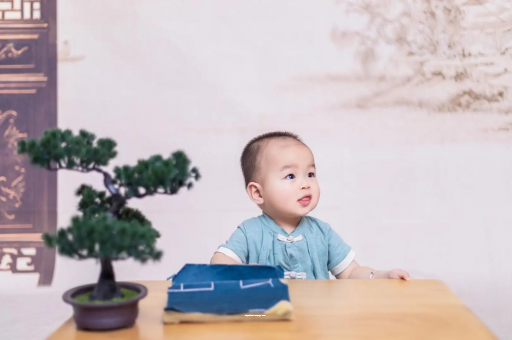 哈尔滨怀孕肚子中间凹两边凸