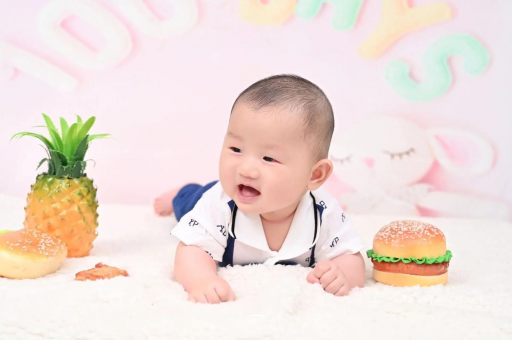 哈尔滨宝宝在妈妈肚子里